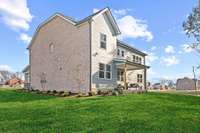 Photos are of the Slatewood Decorated Model Home and are for demonstration purposes only. Colors and finishes will vary.