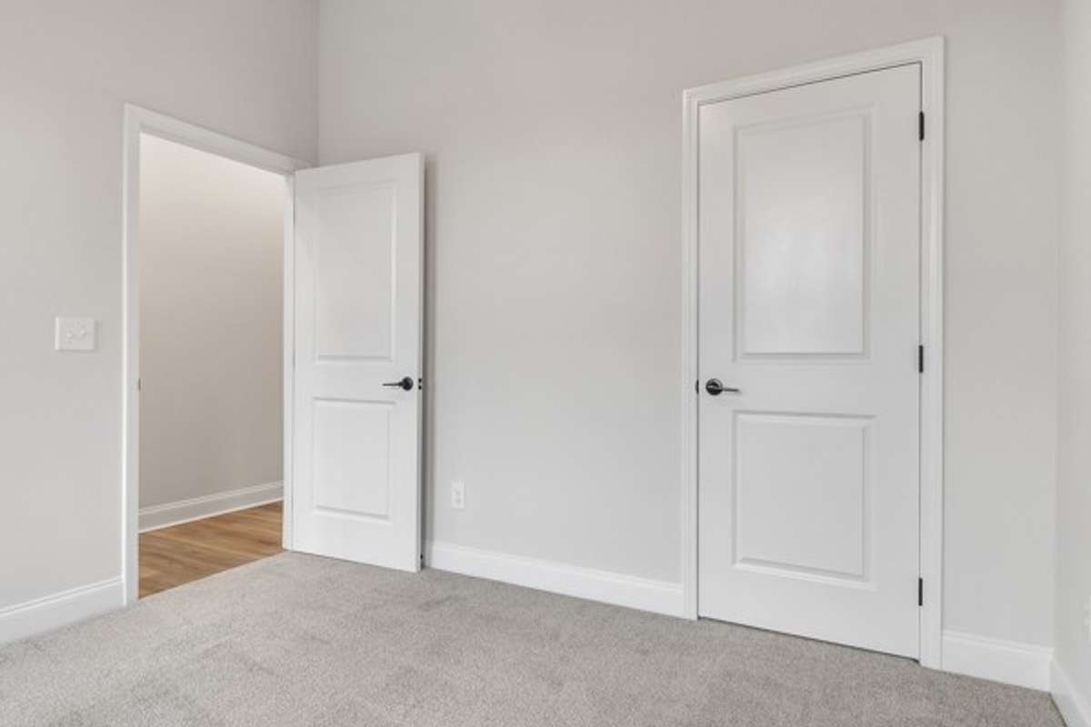 Another look at guest bedroom on 1st floor.