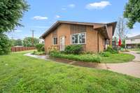 Perfect spot in the community facing the spacious common area.  No upstairs neighbors!