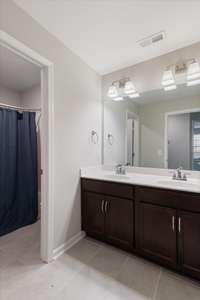 Hall guest bathroom upstairs
