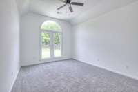 Secondary bedroom.