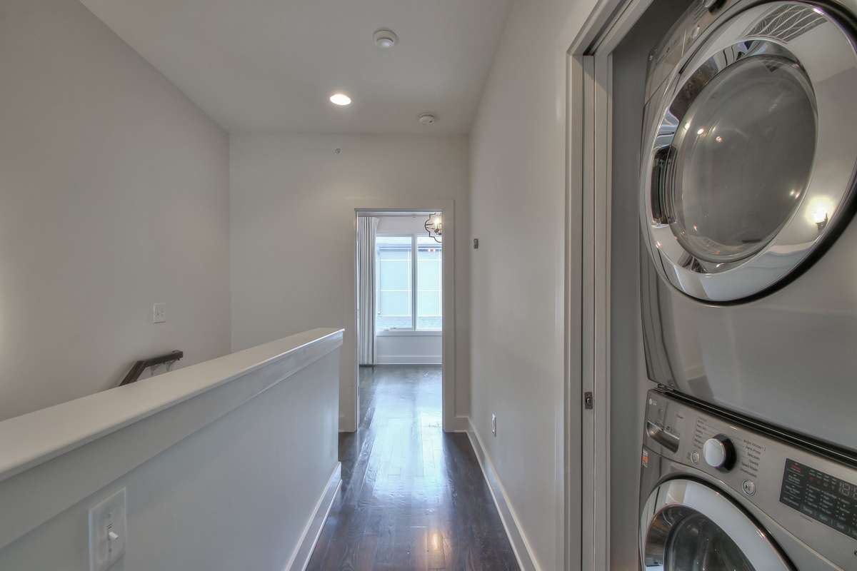Washer/dryer remain.