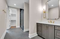 Guest lower level en suite bathroom