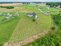 472 Meadows Rd, Portland.  1.16 Acres, 3BR, 2BA, Ranch Style,1-level home.  Fresh paint.  Fully fenced back yard.  Covered back deck.