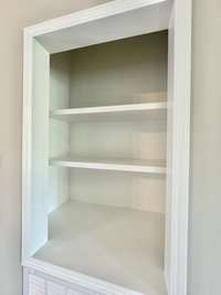 Built-in niche for displayed storage area