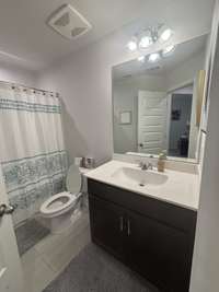 Guest Full Bathroom (Upstairs)