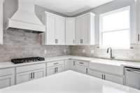 Picture of model home and not of actual home being built.  Colors, selections, and options may vary.