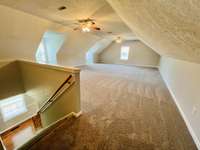 HUGE bonus room on 2nd cloor