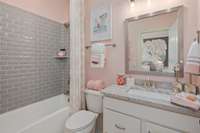 PHOTO FOR REPRESENTATION-Optional features shown.