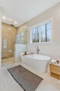 Freestanding Tub for Rest and Relaxation