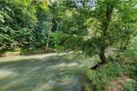What a perfect setting to enjoy the sights and sounds of nature!