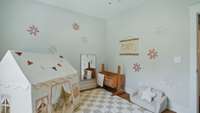 Such a bright cheery room!
