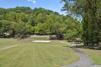 Neighborhood/common area for play, dogs, picnic, volleyball...