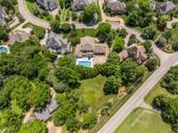 Quietly located in cul-de-sac between Brentwood and Forest Hills