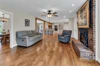 Open floorplan, look at those gleaming hardwoods!