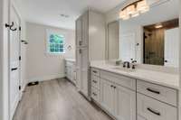 Bath 2 upstairs Extra Large, Quartz countertops