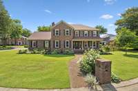 Charming 5-bedroom home with fresh landscaping and inviting curb appeal. 2648 Chatham Ct Murfreesboro, TN 37129