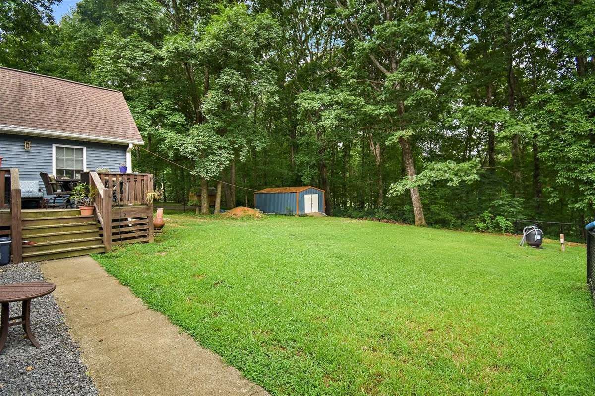 Spacious Backyard - Fenced!