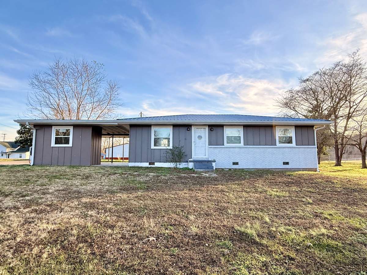 Welcome Home! This home offers a nice yard on .51acres and is 3 blocks from the Cumberland River