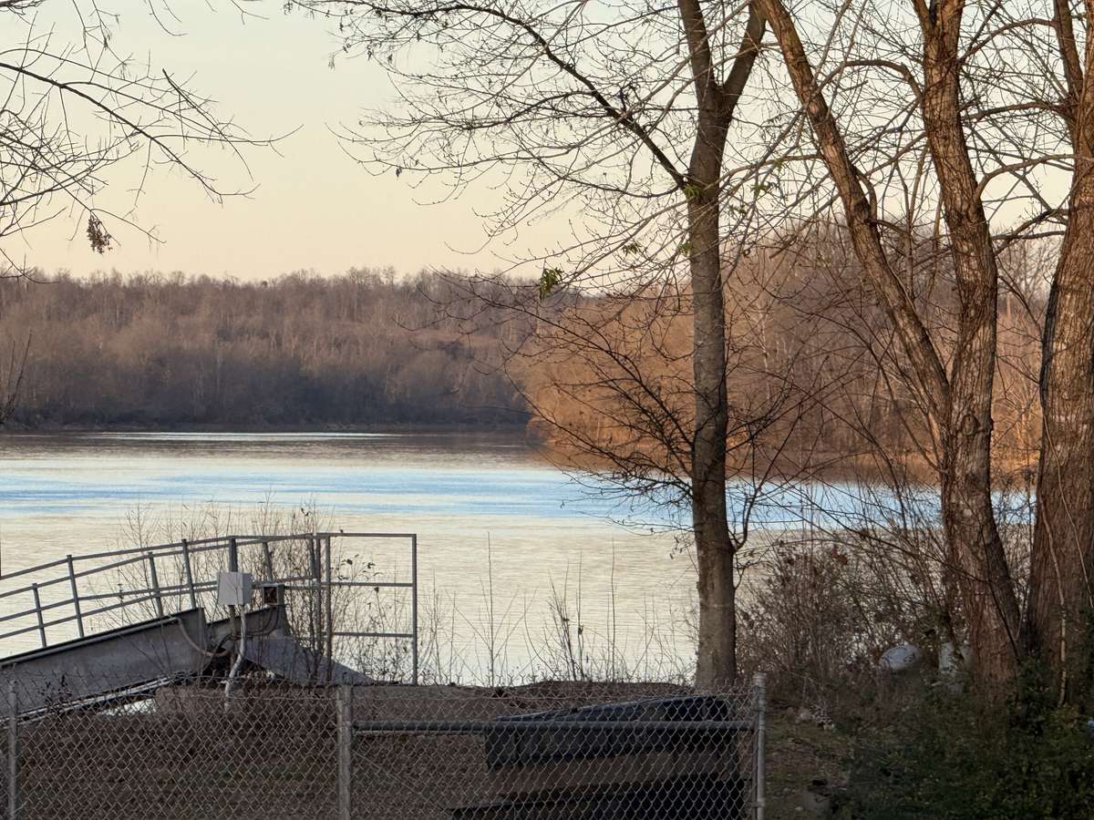 Three blocks to the Cumberland River and Ferry Launch
