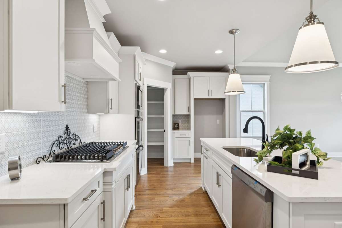 5 Burner Gas Cook Top, Beautiful tile Work, Walk in Pantry, Designer lighting