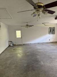 Garage with 2 ceiling fans