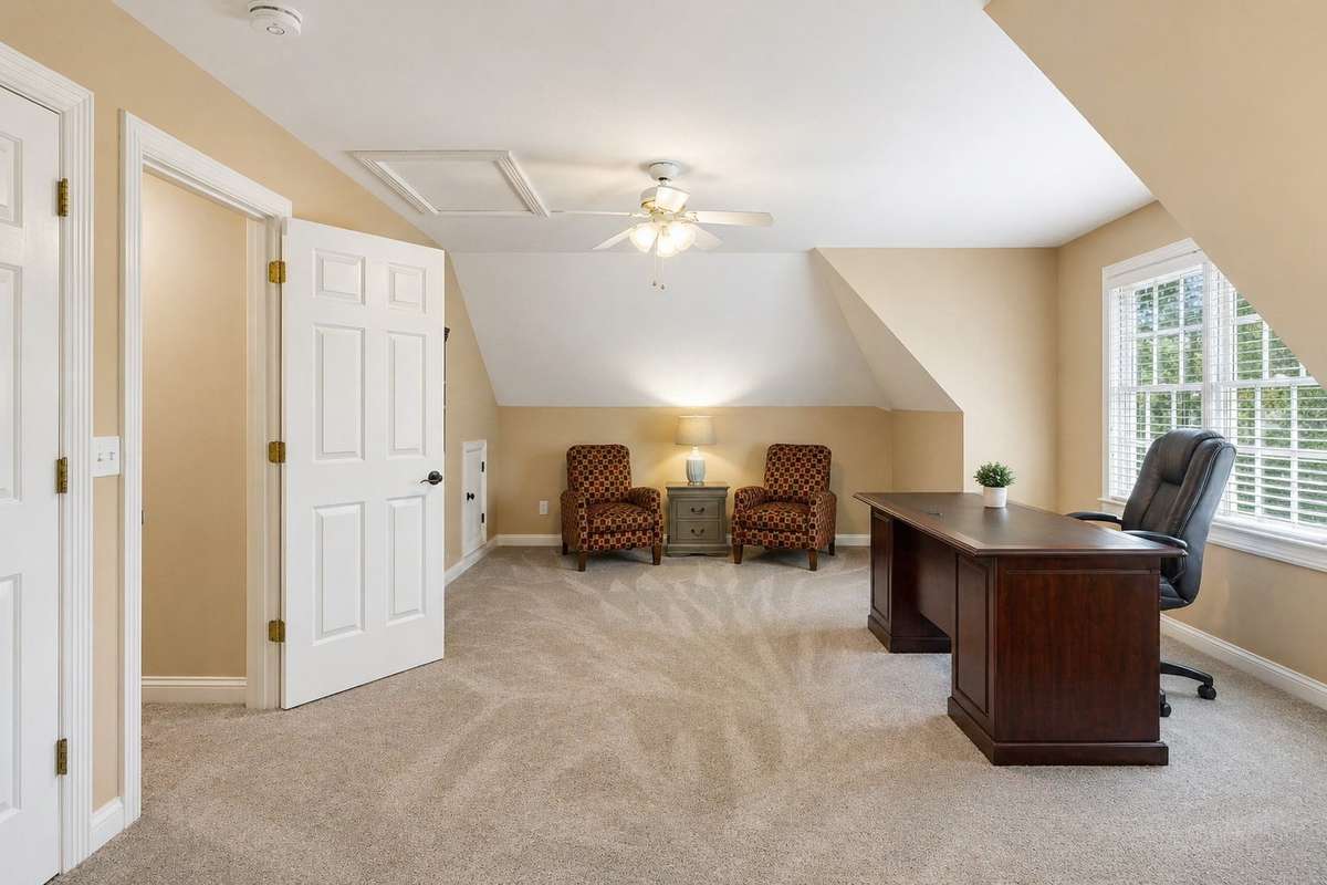 Large bonus room currently being used as an office! 2230 Northwoods Drive, Murfreesboro, Tn 37130