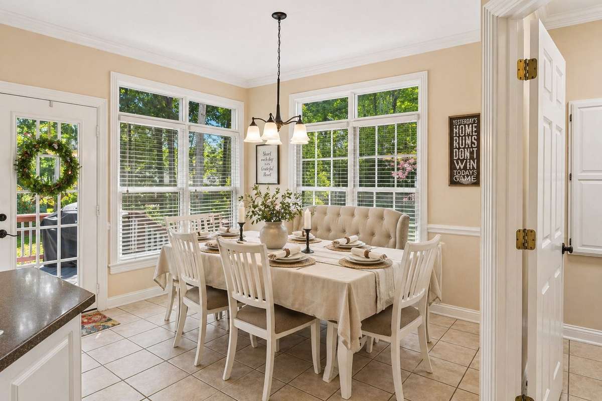 Eat-in dining area surrounded by windows overlooking your private backyard! 2230 Northwoods Drive, Murfreesboro, Tn 37130