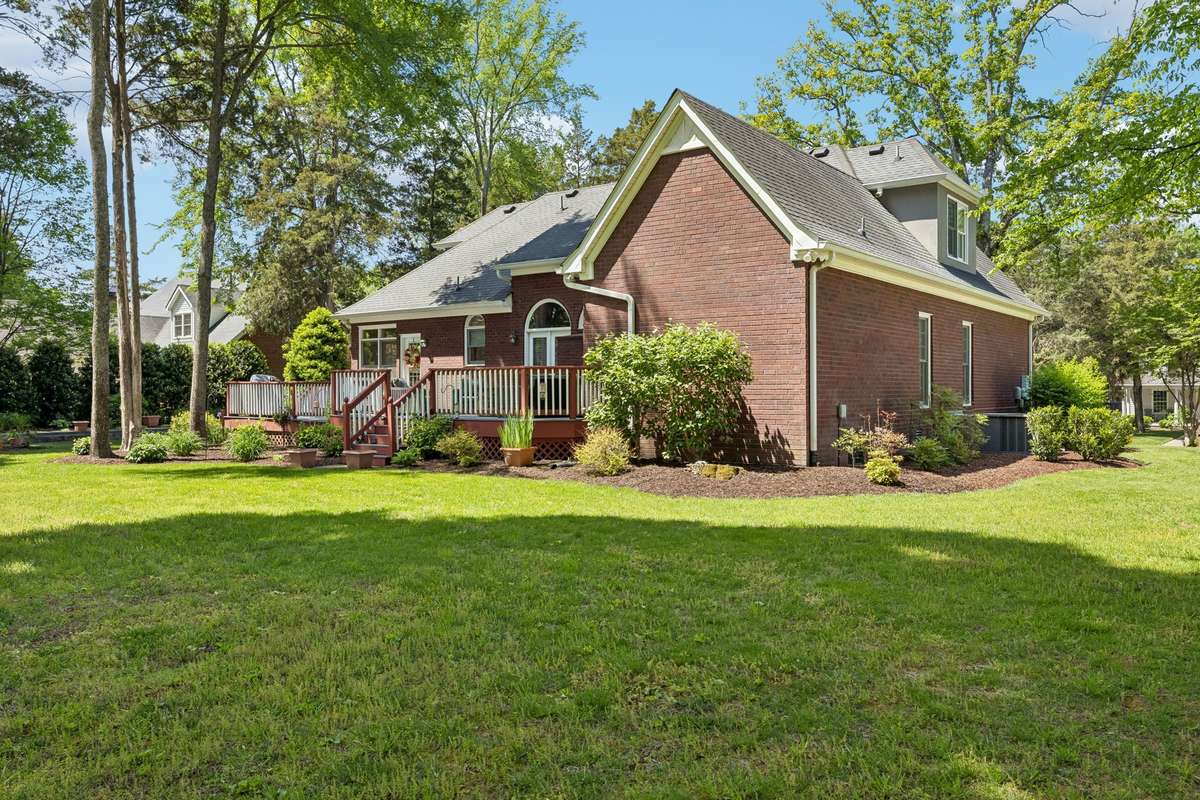 Plush, green yard! 2230 Northwoods Drive, Murfreesboro, Tn 37130