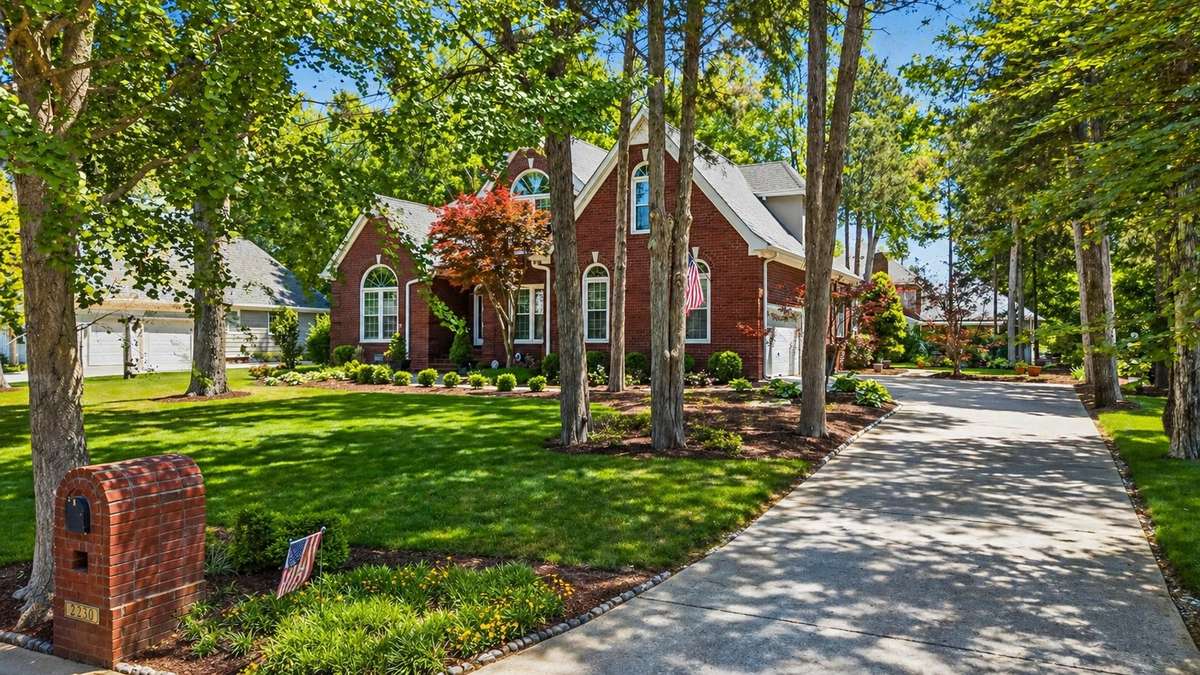 Welcome Home! 2230 Northwoods Dr. Murfreesboro, TN 37130
