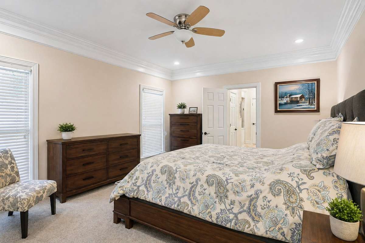 Owner's suite on the main level is richly trimmed with crown molding, plush carpeted flooring an recessed lighting plus a fan! 2230 Northwoods Drive, Murfreesboro, Tn 37130