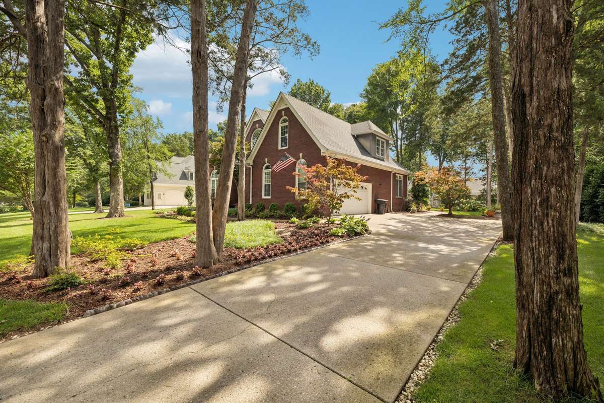 2230 Northwoods Dr. Murfreesboro, TN 37130