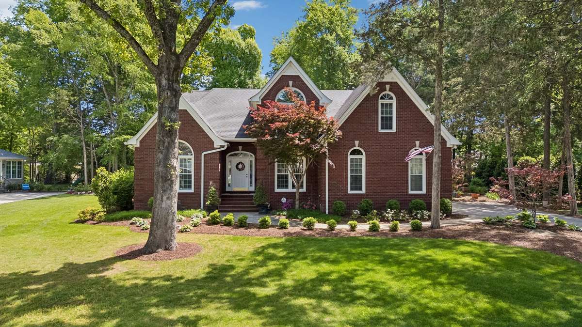 Welcome home! 2230 Northwoods Dr. Murfreesboro, TN 37130