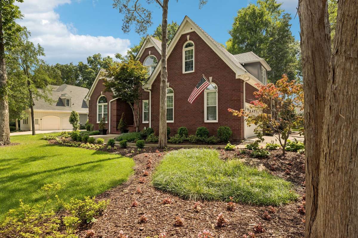 2230 Northwoods Dr. Murfreesboro, TN 37130