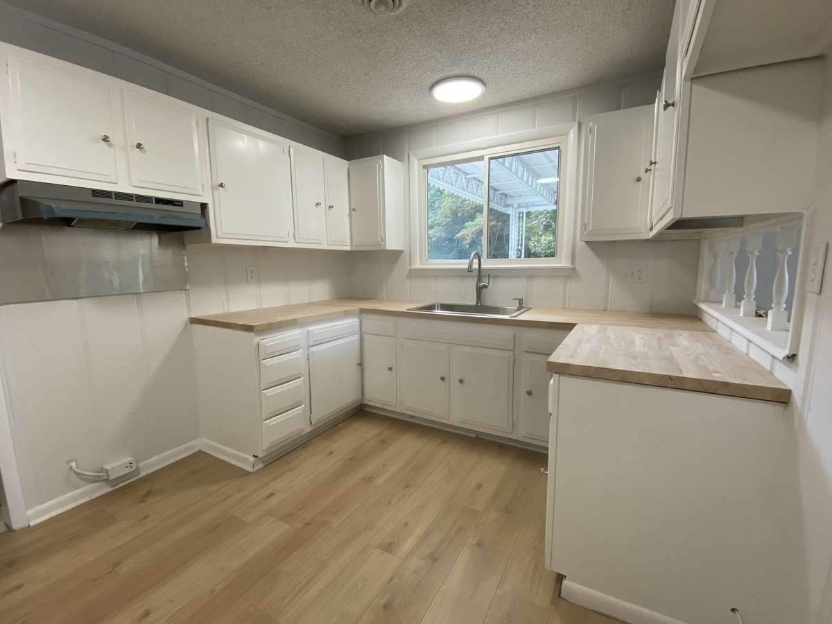 Gorgeous new counter tops adorn this beautiful kitchen.