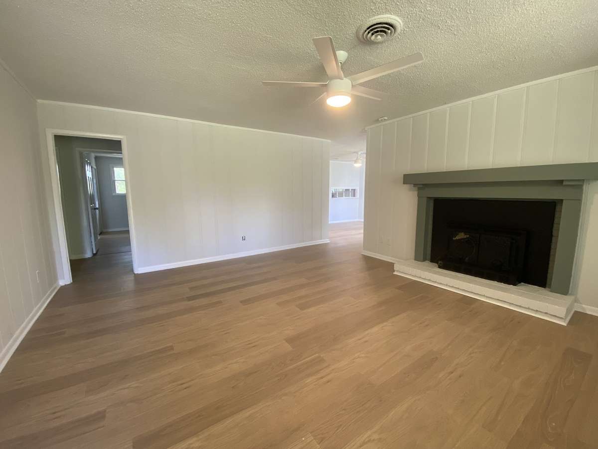 Large family room with enough space for everyone