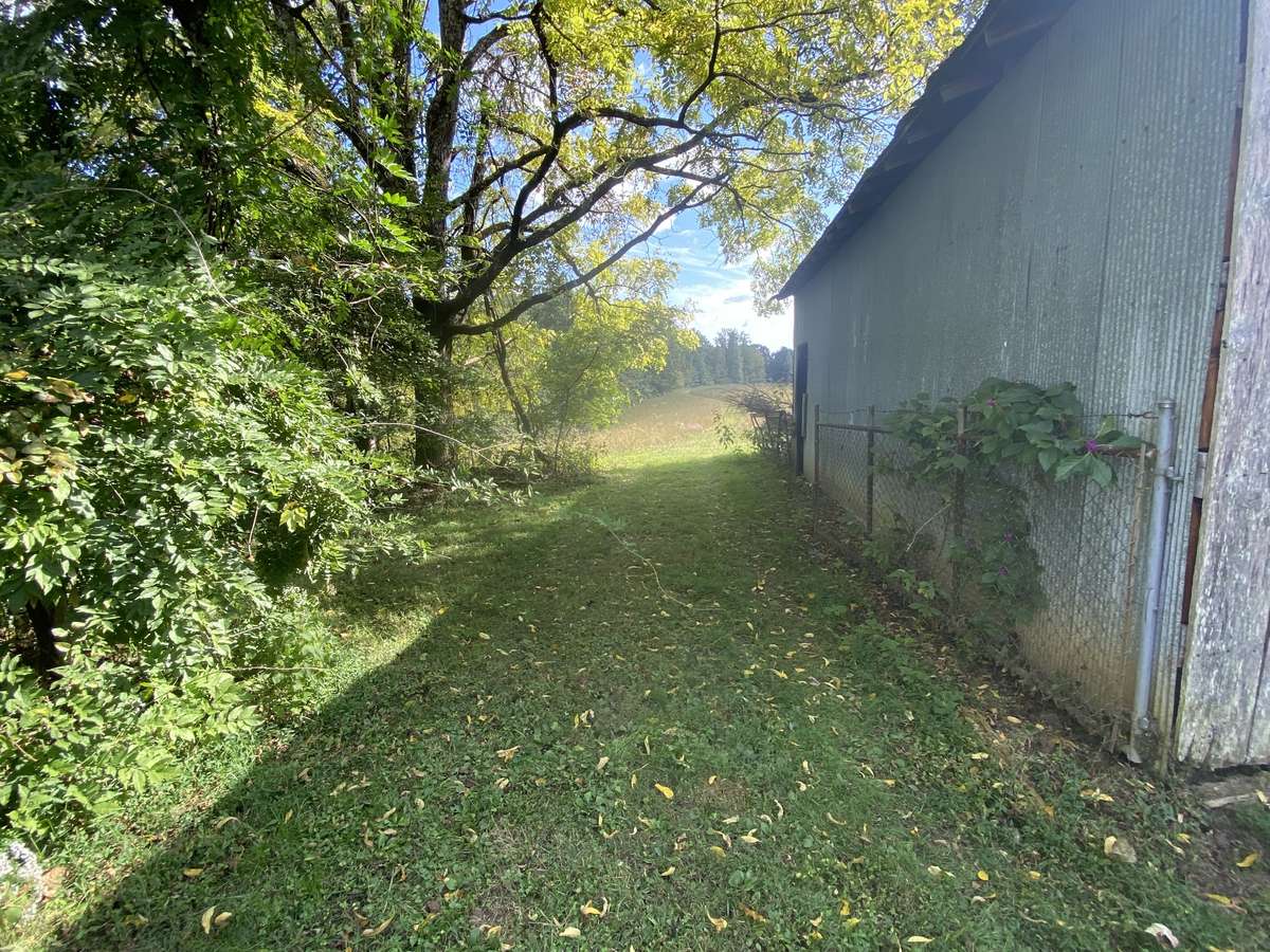 Behind the barn offers private rolling pastures