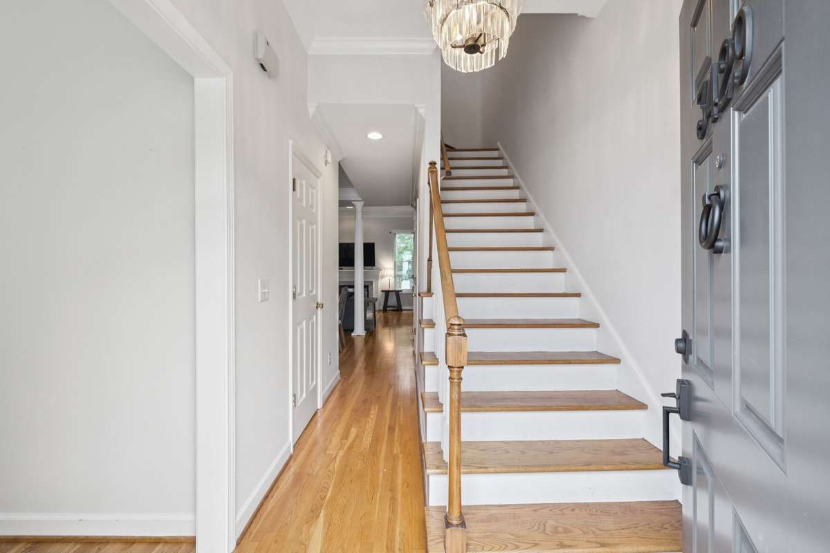 foyer with breakfast nook and kitchen left