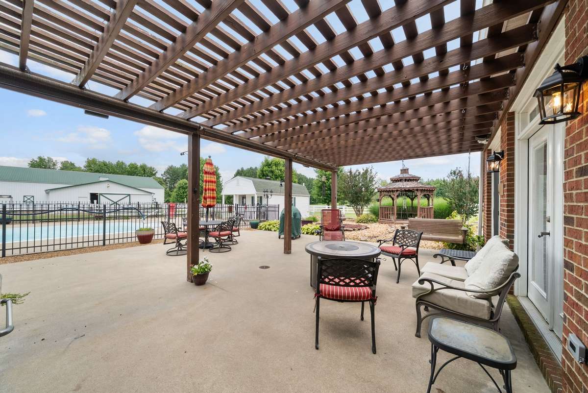 Outdoor patio/kitchen with pergola