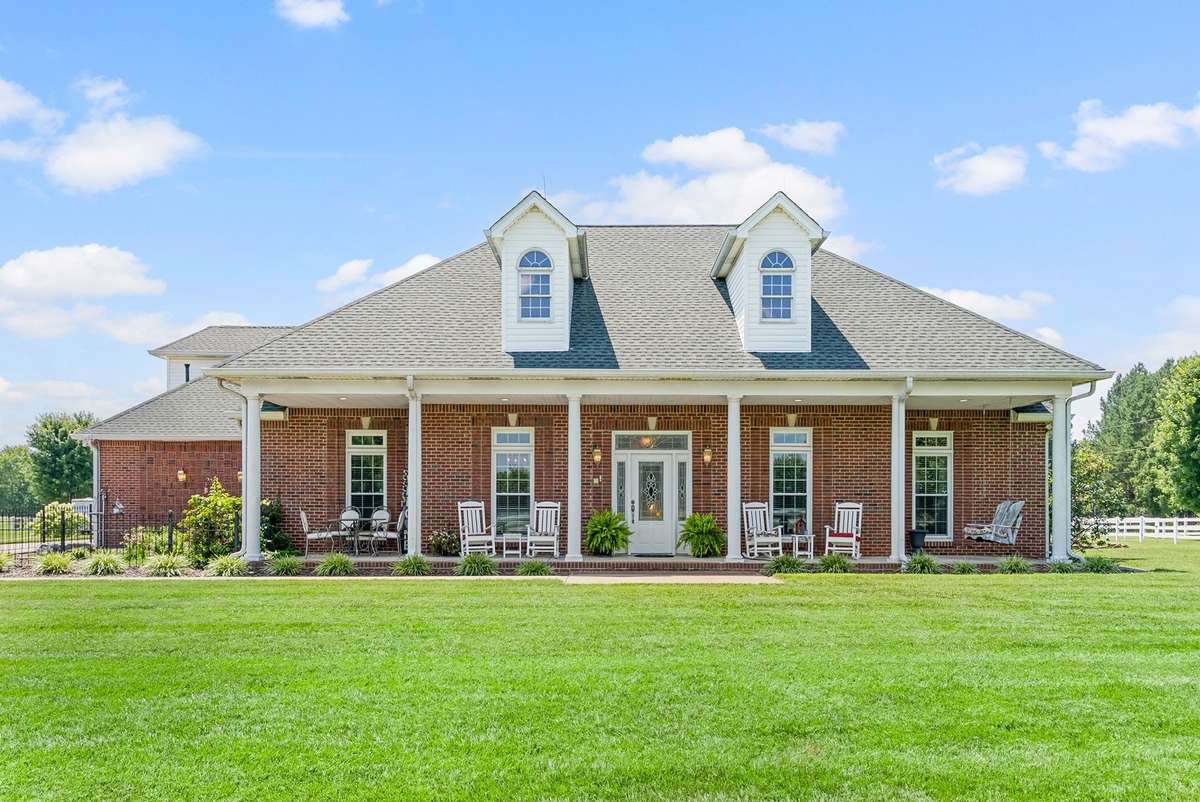 Huge covered front porch looking out onto the front lawn and the front pasture, where you can watch YOUR horses graze