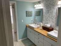 Full bath on 2nd level.