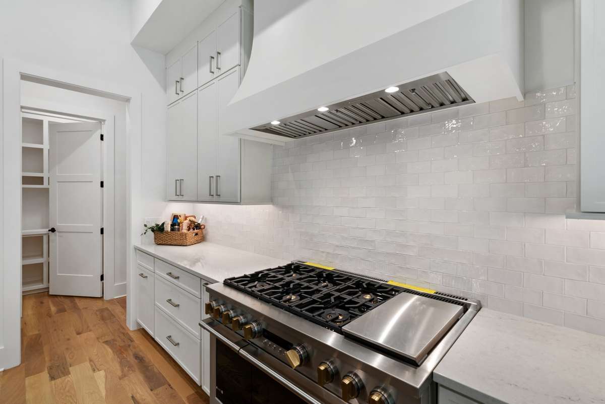 Representation Photos - Not Actual House