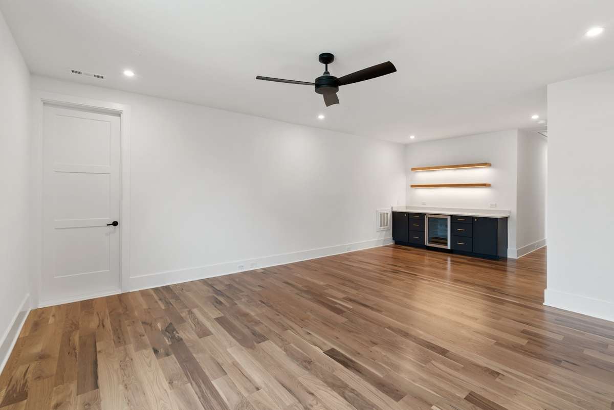 Representation Photos - Not Actual House