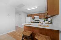 Nice little eating area at the kitchen bar.