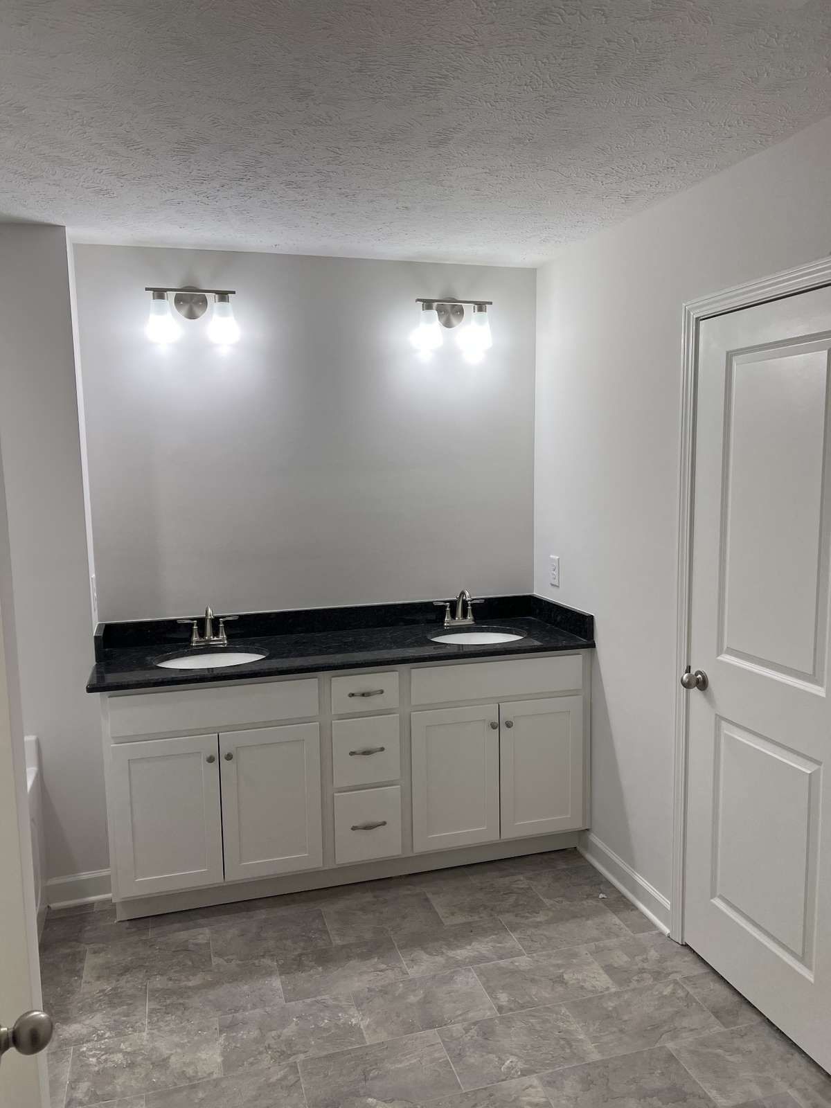 Photo of different home but same floor plan. Finishes will vary.