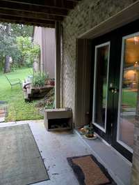 In law space / Separate entrance