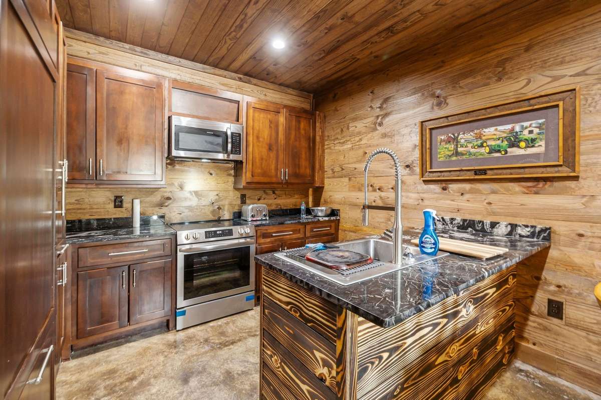 Full kitchen in bunkhouse