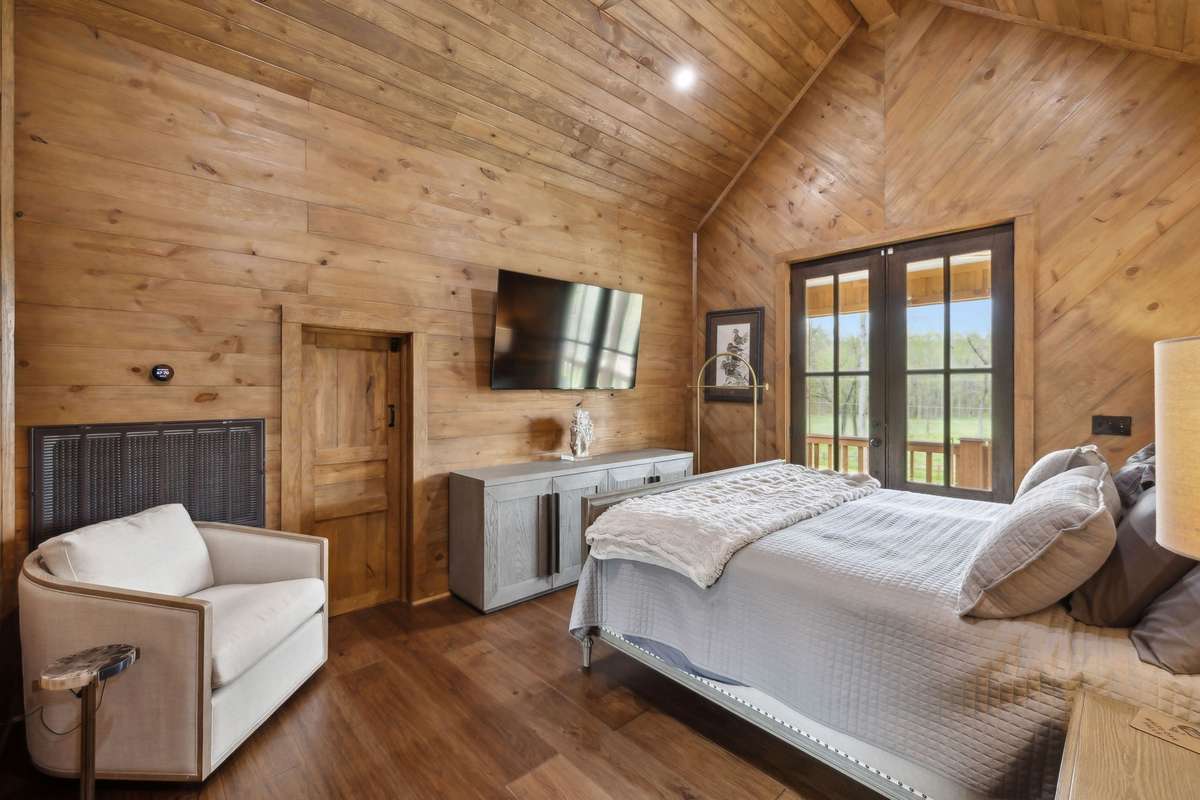 Main lodge upstairs bedroom 3