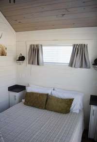 Queen bed in the tiny house