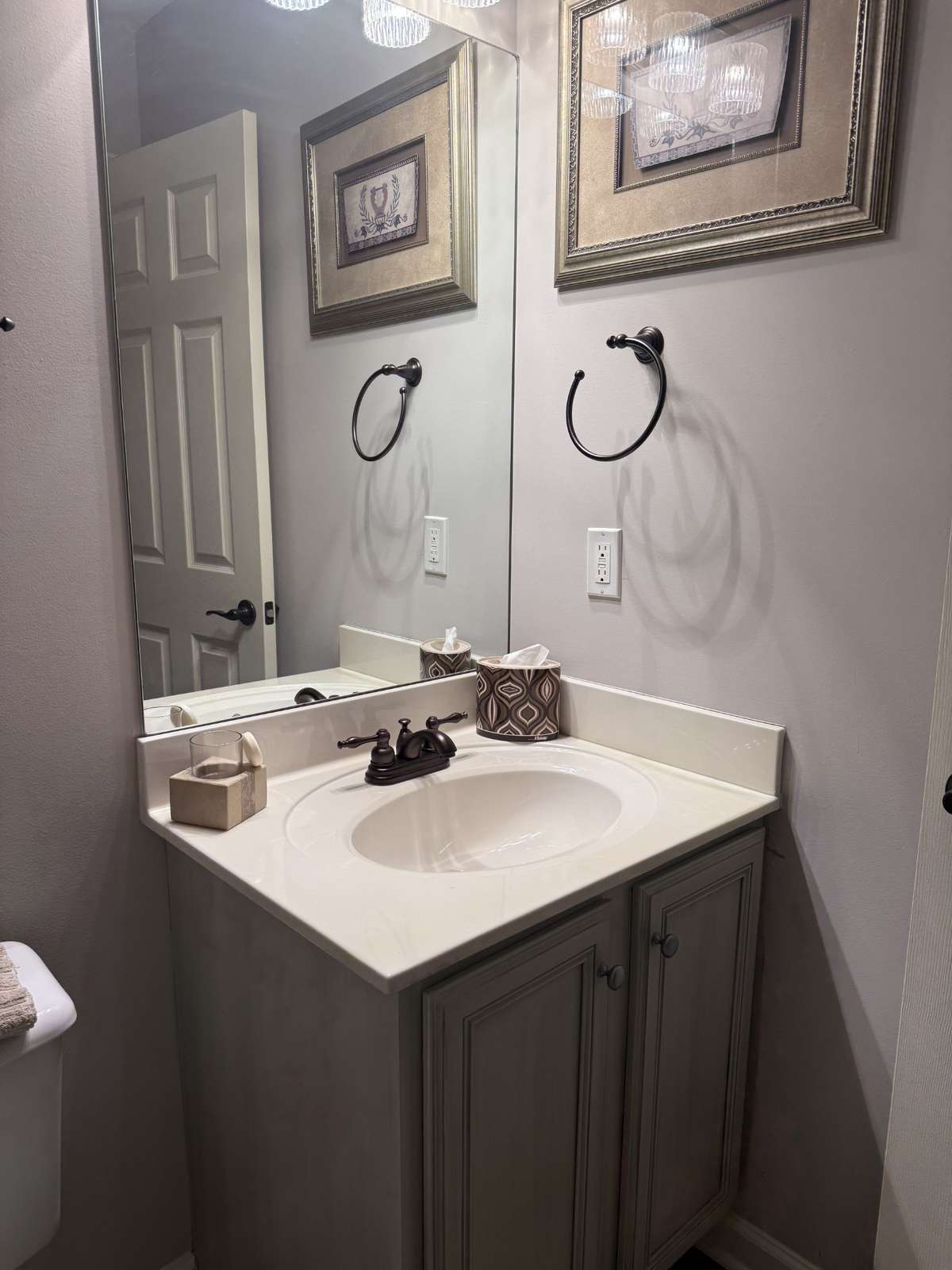 Upstairs Guest Full Bath Room